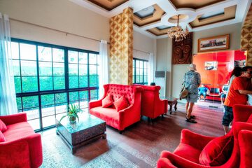 Lobby lounge