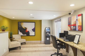 Business Center 15 of 22