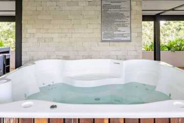 Indoor spa tub
