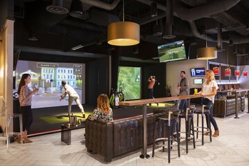 Indoor golf driving range