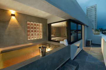 Private pool