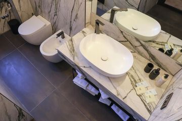 Bathroom sink