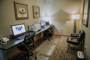 Business Center 25 of 25