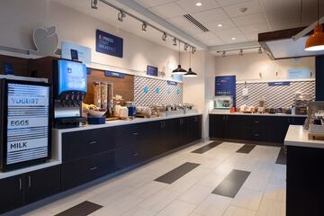 Breakfast/Coffee Service 23 of 28