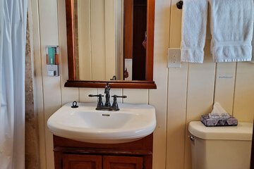Bathroom sink
