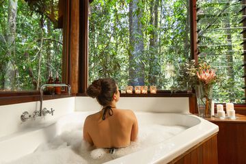 Indoor spa tub