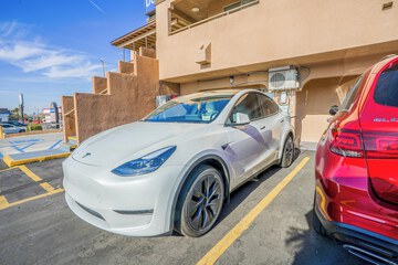 Electric vehicle charging station