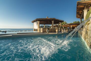 Pool waterfall