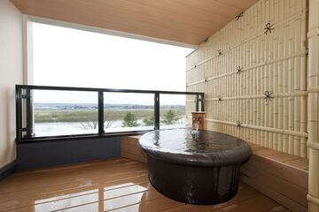 Deep soaking bathtub