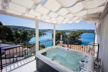 Private spa tub