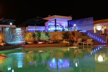 Poolside bar