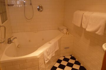 Jetted tub
