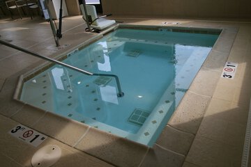 Indoor spa tub