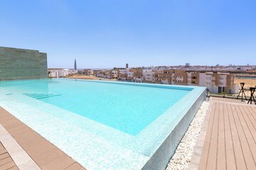 Rooftop pool