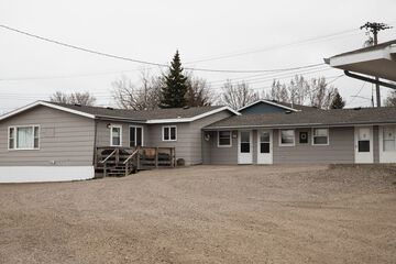 East Side Motel & Cabins