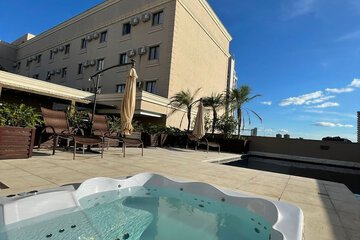 Indoor spa tub