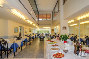 Food court
