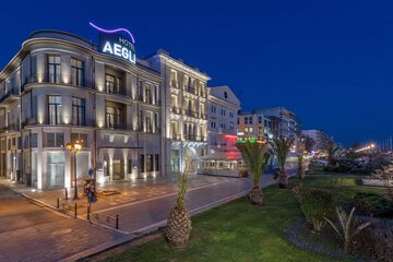 Front of property - evening/night