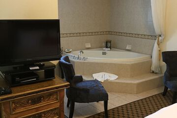 Deep soaking bathtub