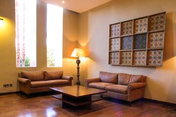 Lobby lounge