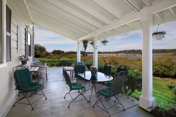 Hotel Exterior 74 of 74