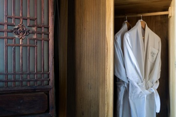 Bathroom amenities