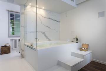 Jetted tub