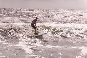 Surfing/boogie boarding