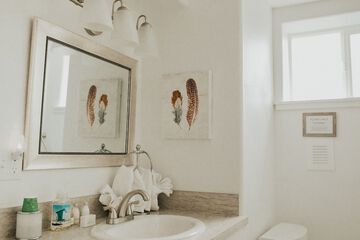 Bathroom sink