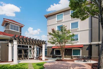 Hotel Exterior 30 of 30