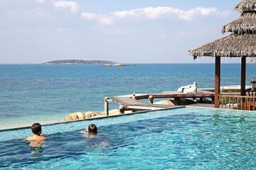 Pool waterfall
