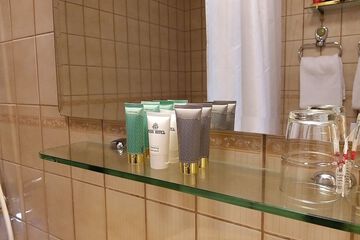 Bathroom amenities
