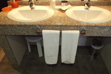 Bathroom sink