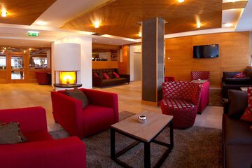 Lobby lounge