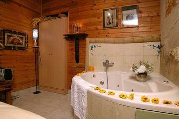Private spa tub