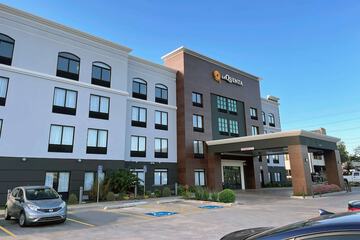 La Quinta Inn & Suites by Wyndham Tulsa Midtown