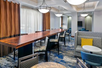 Hampton Inn & Suites Kansas City-Country Club Plaza