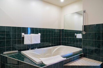 Jetted tub