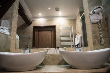 Bathroom sink