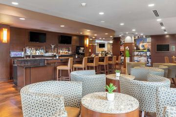 Lounge 83 of 91