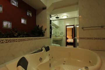 Jetted tub