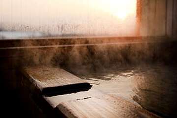 Deep soaking bathtub