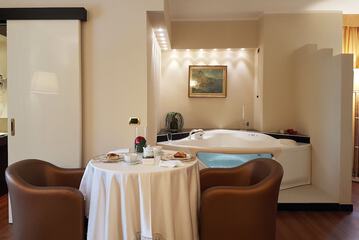 Private spa tub