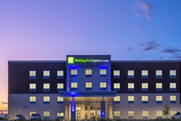 Holiday Inn Express & Suites Watertown by IHG