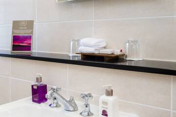 Bathroom sink