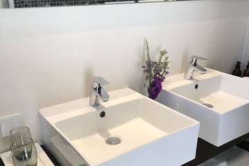 Bathroom sink