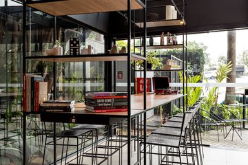 Lobby lounge