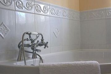 Deep Soaking Bathtub