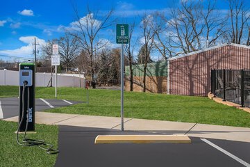 Electric vehicle charging station