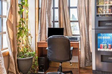 Business Center 44 of 45